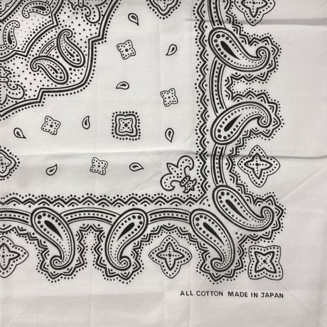 日本製 ペイズリー バンダナ Paisley Bandana 大判サイズ 綿100% 白 黒 (BNDN64)