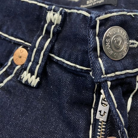 プレミアムジーンズ True Religion トゥルーレリジョン Ricky リッキー ストレッチ ストレートジーンズ (JNS258)
