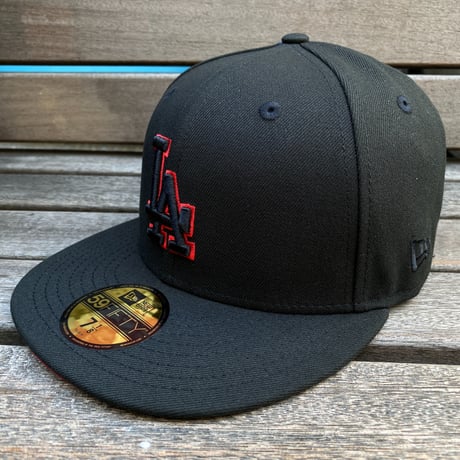 USA限定 NEWERA 59FIFTY ロサンゼルス ドジャース LA Dodgers MLB 限定パッチ 黒/赤 (15-29)