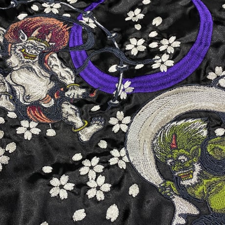 中綿入り Yokosuka刺繍入り スカジャン PUFF SUKAJAN 風神雷神 RAIJIN 桜 総刺繍 黒 (SKJ101)