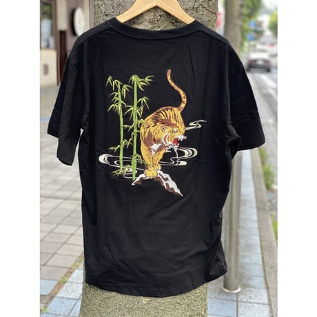 横須賀名物 スカジャン Ｔシャツ 刺しゅう スカT 虎 トラ TIGER 黒 和柄 ジャパン (JPT36)