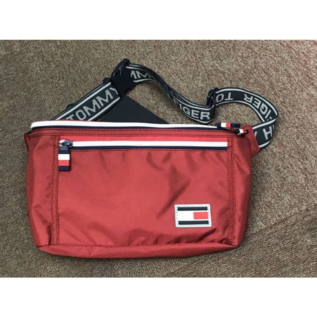 TOMMY HILFIGER USA クロスボディ 斜め掛け ボディバッグ ウェストバッグ 赤 citytrek