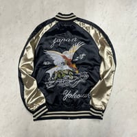 横須賀発祥 スカジャン Yokosuka刺繍入り SUKAJAN 鷹 Eagle 内ポケットあり サテン地 紺 (SKJ56)