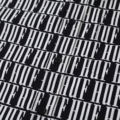 HUF ハフ 半袖 ボタンシャツ モノグラム 総柄 NIGHT MARKET 黒 オールオーバーロゴ テキスタイル