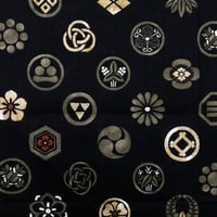 日本製 和柄 バンダナ 総柄 戦国 家紋文様 Japanese Crest 大判サイズ 綿100% 黒 (BNDN40)