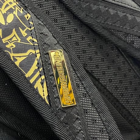 特別限定 SPRAYGROUND ハーフグラフィティ メタリック バックパック ビーガンレザー (BKPK69)