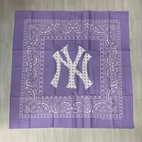 大判バンダナ NY ニューヨーク モノグラム BIGロゴ ペイズリー Monogram Paisley ラベンダー (BNDN116)
