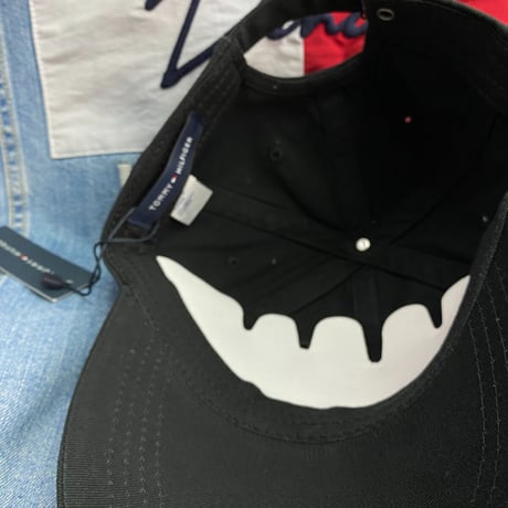 トミーヒルフィガー TommyHilfiger 黒 1985 ストラップバック キャップ 帽子 ローキャップ 刺繍ロゴ フラッグデザイン サイズ調節可