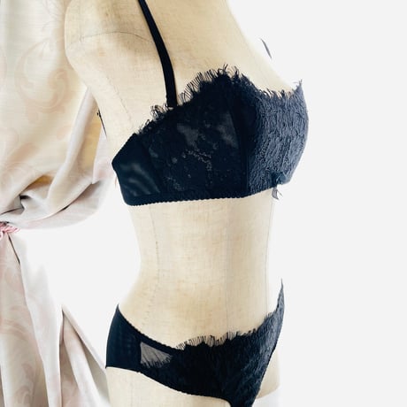 TWINSET ツインセット 【ストラップレス ノンパデッド ノンワイヤー バンドゥブラ＋ブラジリアンショーツのセット】※ベージュ・レッド・ブラックの３色からお選びいただけます