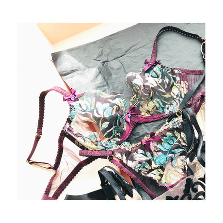 Agent Provocateur Sparkle エージェントプロヴォケイター 【ノンパデッドプランジブラ＋ブラジリアンショーツのセット】