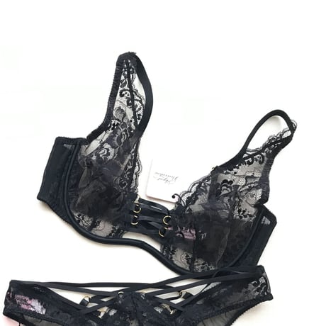 ◆再入荷◆ Agent Provocateur Essie エージェントプロヴォケーター  【ノンパデッドトライアングルブラ/プランジブラ＋ブラジリアンショーツのセット】