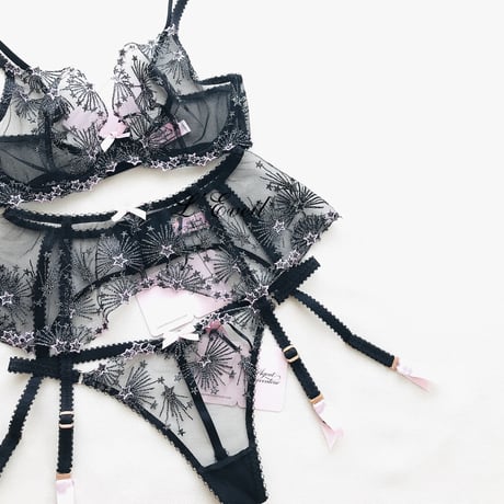 ◆再入荷◆ Agent Provocateur Kaylie エージェントプロヴォケイター 【ノンパデッドプランジブラ＋Gストリングのセット】