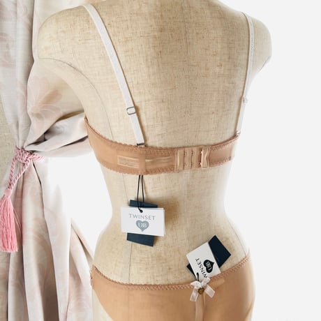 TWINSET ツインセット 【ストラップレス ノンパデッド ノンワイヤー バンドゥブラ＋ブラジリアンショーツのセット】※ベージュ・レッド・ブラックの３色からお選びいただけます