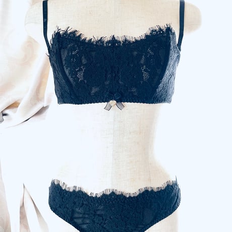 TWINSET ツインセット 【ストラップレス ノンパデッド ノンワイヤー バンドゥブラ＋ブラジリアンショーツのセット】※ベージュ・レッド・ブラックの３色からお選びいただけます
