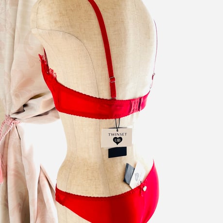 TWINSET ツインセット 【ストラップレス ノンパデッド ノンワイヤー バンドゥブラ＋ブラジリアンショーツのセット】※ベージュ・レッド・ブラックの３色からお選びいただけます