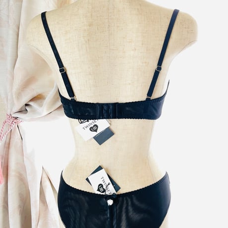 TWINSET ツインセット 【ストラップレス ノンパデッド ノンワイヤー バンドゥブラ＋ブラジリアンショーツのセット】※ベージュ・レッド・ブラックの３色からお選びいただけます