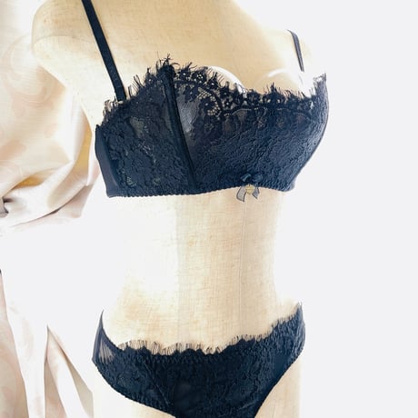 TWINSET ツインセット 【ストラップレス ノンパデッド ノンワイヤー バンドゥブラ＋ブラジリアンショーツのセット】※ベージュ・レッド・ブラックの３色からお選びいただけます