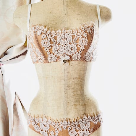 TWINSET ツインセット 【ストラップレス ノンパデッド ノンワイヤー バンドゥブラ＋ブラジリアンショーツのセット】※ベージュ・レッド・ブラックの３色からお選びいただけます