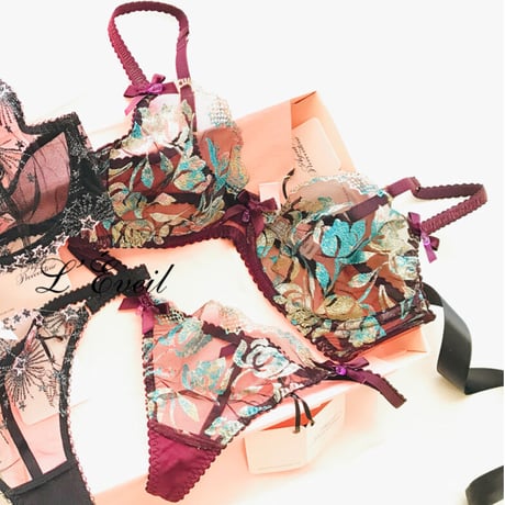 Agent Provocateur Sparkle エージェントプロヴォケイター 【ノンパデッドプランジブラ＋Gストリングのセット】
