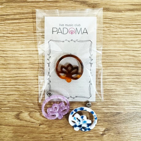 PADOMA 蓮ロゴピアス
