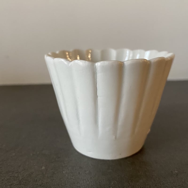 古伊万里白磁菊形猪口 | ~骨董のある暮らし~ 古伊万里 晴 古伊万里白磁菊形猪口 | ~骨董のある暮らし~ 古伊万里 晴