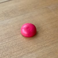 【１点もの】マカロンブローチ「紅桜」