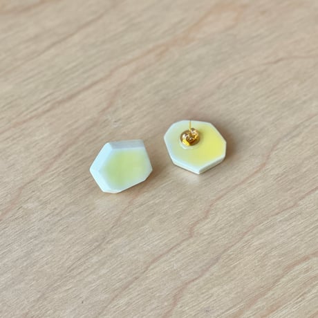 【1点もの】リトスピアス「レモンイエロー」