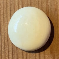 【1点もの】マカロンブローチ「鳥の子」