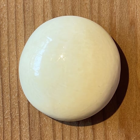 【1点もの】マカロンブローチ「鳥の子」