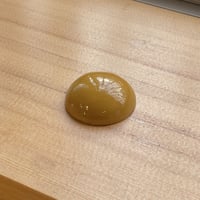 【1点もの】マカロンブローチ「黄土色-おうどいろ-」
