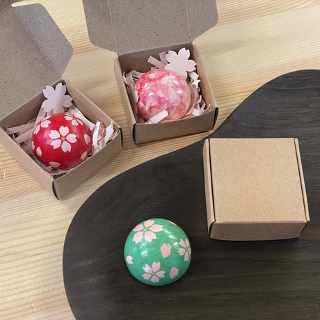 【１点もの】マカロンブローチVARIE「桜・緑」