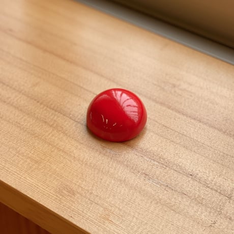 【１点もの】マカロンブローチ「唐紅-からくれない-」