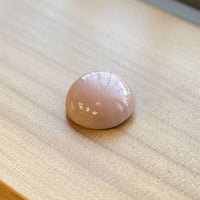 【１点もの】マカロンブローチ「桜鼠（さくらねず）」