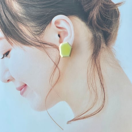 【1点もの】リトスピアス「レモンイエロー」