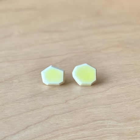 【1点もの】リトスピアス「レモンイエロー」