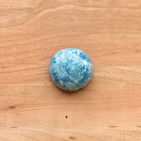 【１点もの】マカロンブローチVARIE「群青」