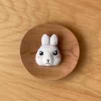 【1点もの】羊毛ブローチ「うさぎ」