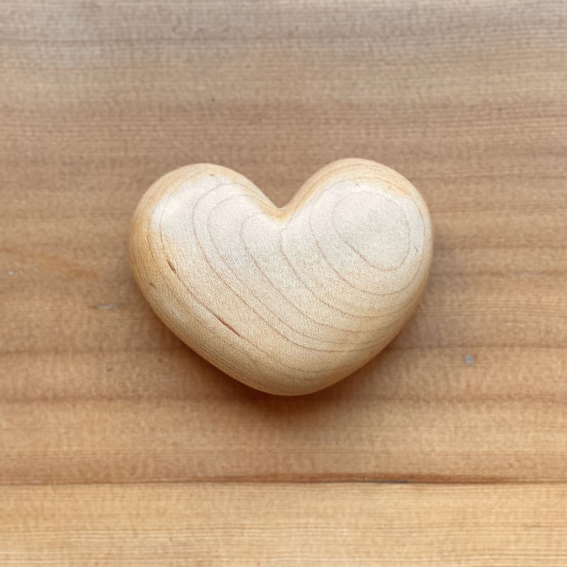 1点もの】ハートのペーパーウエイト（メープル）S/N:02 | フラッグス