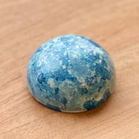 【１点もの】マカロンブローチVARIE「群青」