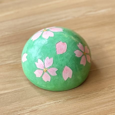 【１点もの】マカロンブローチVARIE「桜・緑」