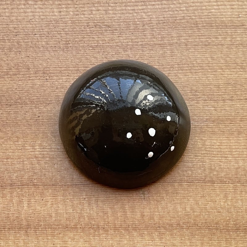 1点もの】マカロンブローチ「黒茶（水玉）」 | フラッグス｜府中市の