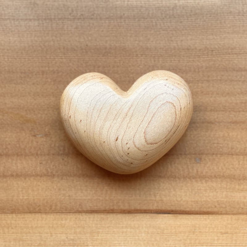 1点もの】ハートのペーパーウエイト（メープル）S/N:02 | フラッグス