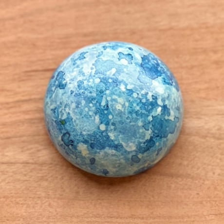 【１点もの】マカロンブローチVARIE「群青」