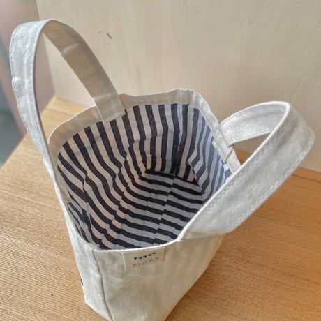 【１点もの】ねこの刺繍入り ミニトートバッグ