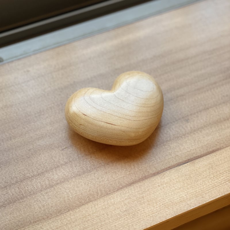 1点もの】ハートのペーパーウエイト（メープル）S/N:02 | フラッグス