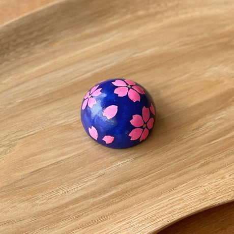 【１点もの】マカロンブローチVARIE「桜・青紫」