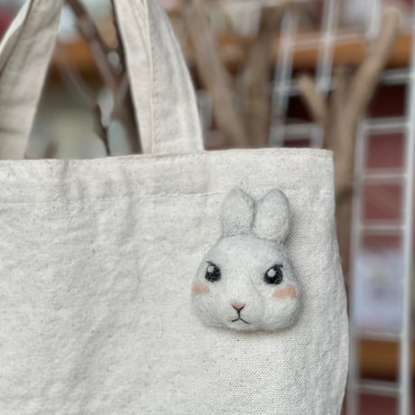 【1点もの】羊毛ブローチ「うさぎ」