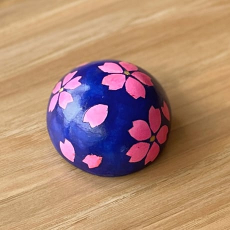 【１点もの】マカロンブローチVARIE「桜・青紫」