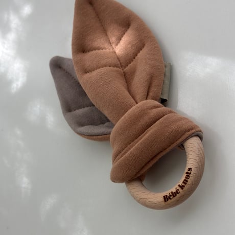 ★カスタードドット×ブラウン北欧葉っぱ★ ハンドメイド　リバーシブル　スタイ CATEGORY Leaf_Teether | bébé knots