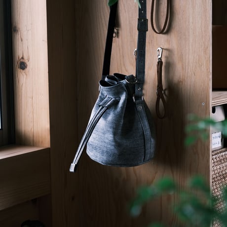 Bucket shoulder bag